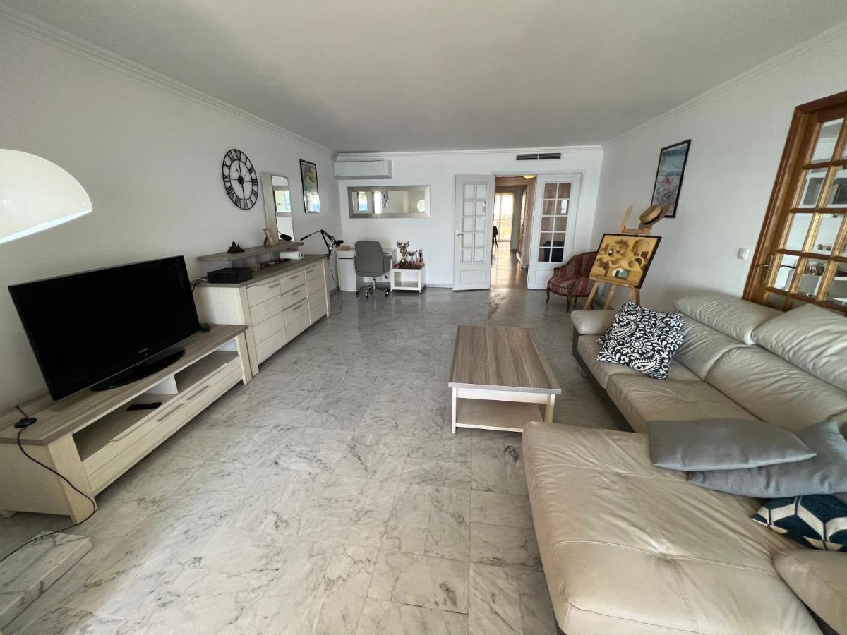 Entire 2 Rooms Crossing Apartment With Private Parking 4 Beds Two Double Bed And 2 Single Bed With 2 Balconies In Promenade Des Anglais Street With Sea View 50 Meters From The Beach With Perfect Air Conditioner Cooler And Heater Nizza Exterior foto